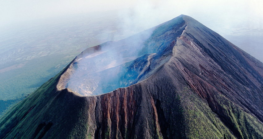 El cráter del volcán San Cristóbal entra en erupción a menudo - Getty image