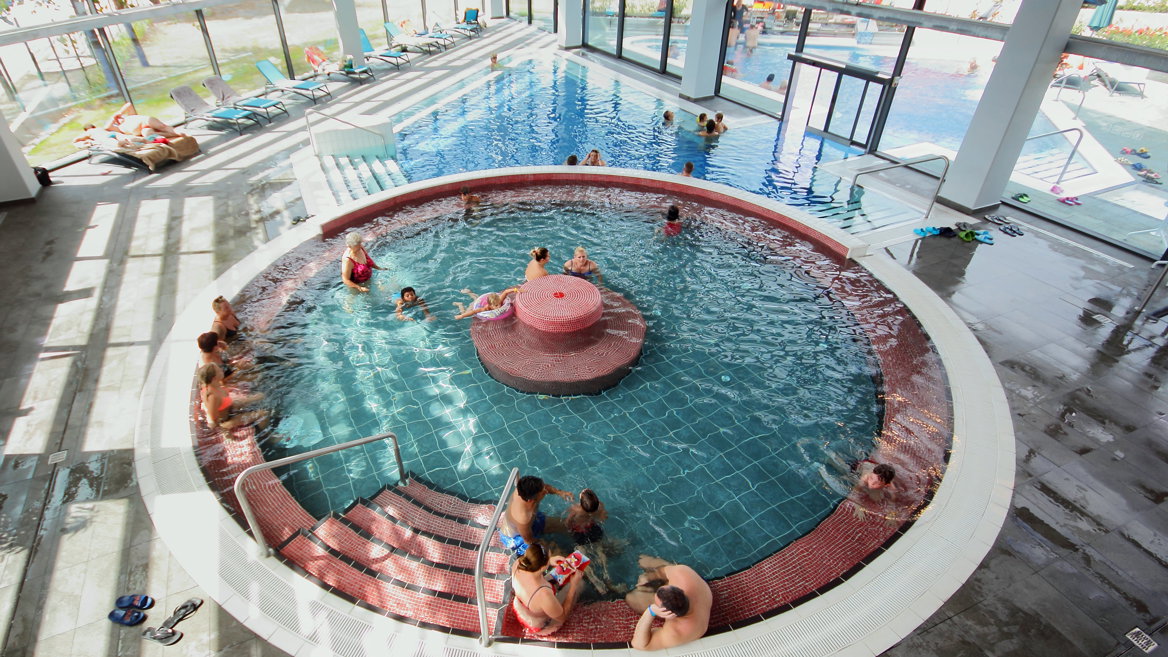 Opened in the late 20th century, Paskál Baths feature Budapest’s most modern outdoor pools