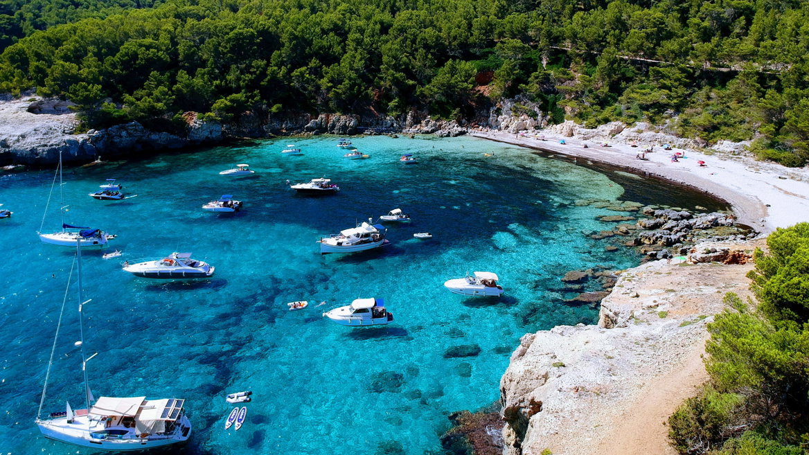 La cala de Escorxada es una de las más vírgenes de Menorca