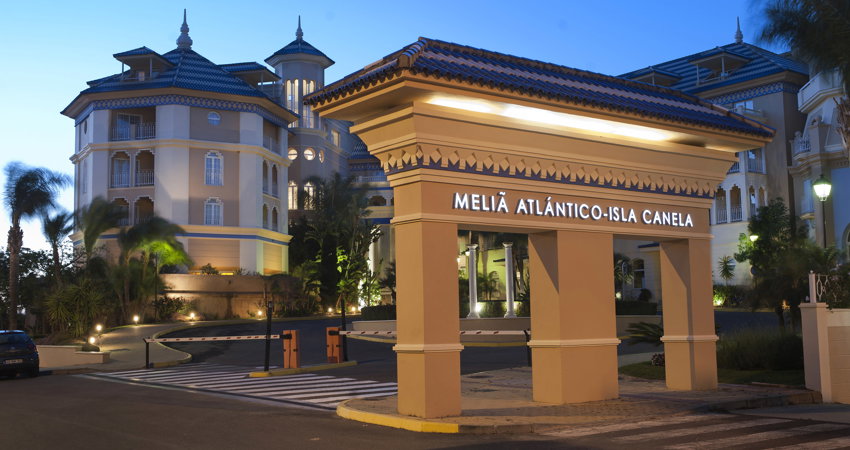 El hotel Meliá en la playa Isla Canela de Huelva			