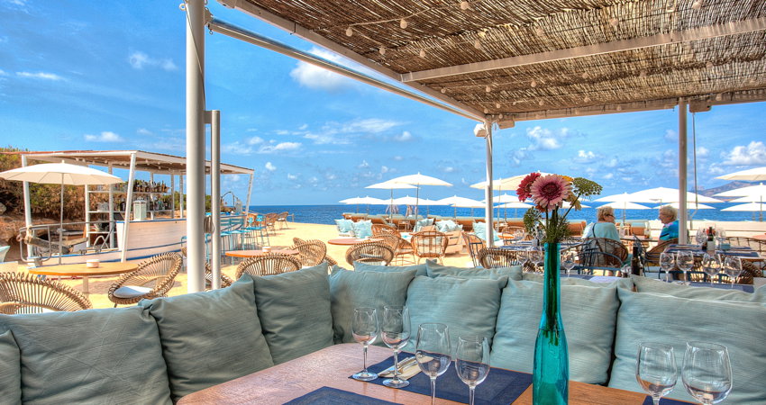 Experimental Beach, un viejo bote convertido en beach club