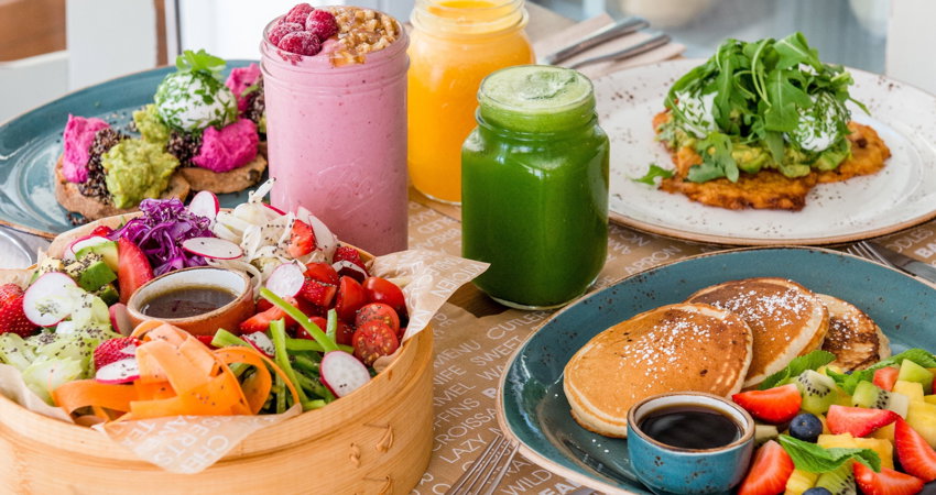 Un brunch lleno de colores junto al Mediterráneo