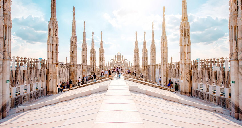 La terraza del Duomo ofrece una vista mucho más cercana de los pináculos y las esculturas del tejado