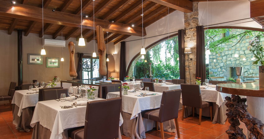 Molino de Alcuneza es un antiguo molino de piedra reconvertido en complejo con hotel, spa y restaurante