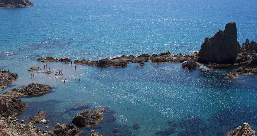 La salinas de Cabo de Gata, uno de los escenarios de la road movie Vivir es fácil con los ojos cerrados