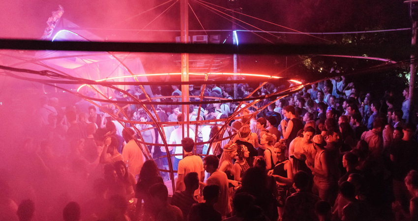 The Monticule festival in an old farm in Toulouse