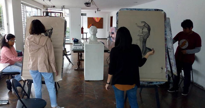 Taller de arte en el local Edith Sachs Artes Visuales, en Barranco, el barrio de moda de Lima