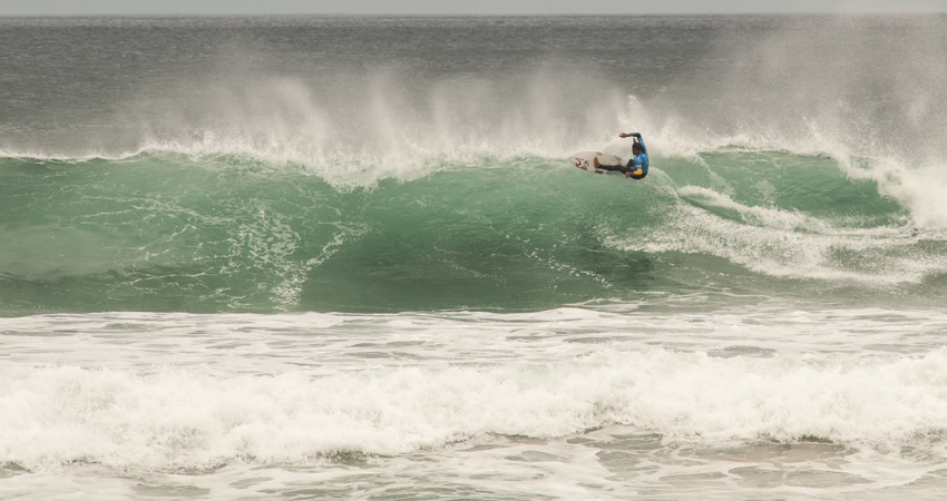 Zarautz, a 25 minutos de San Sebastián, el spot guipuzcoano de surf por excelencia