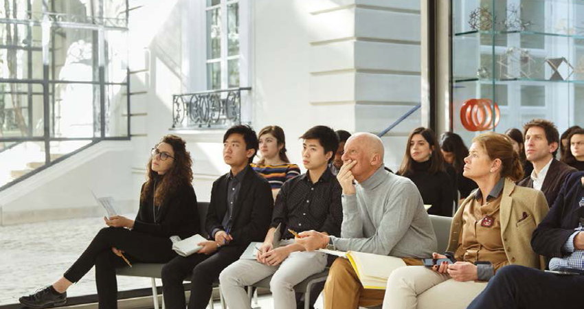 In addition to carrying out projects of international scope, the Norman Foster Foundation offers scholarships and holds workshops, forums and public debates