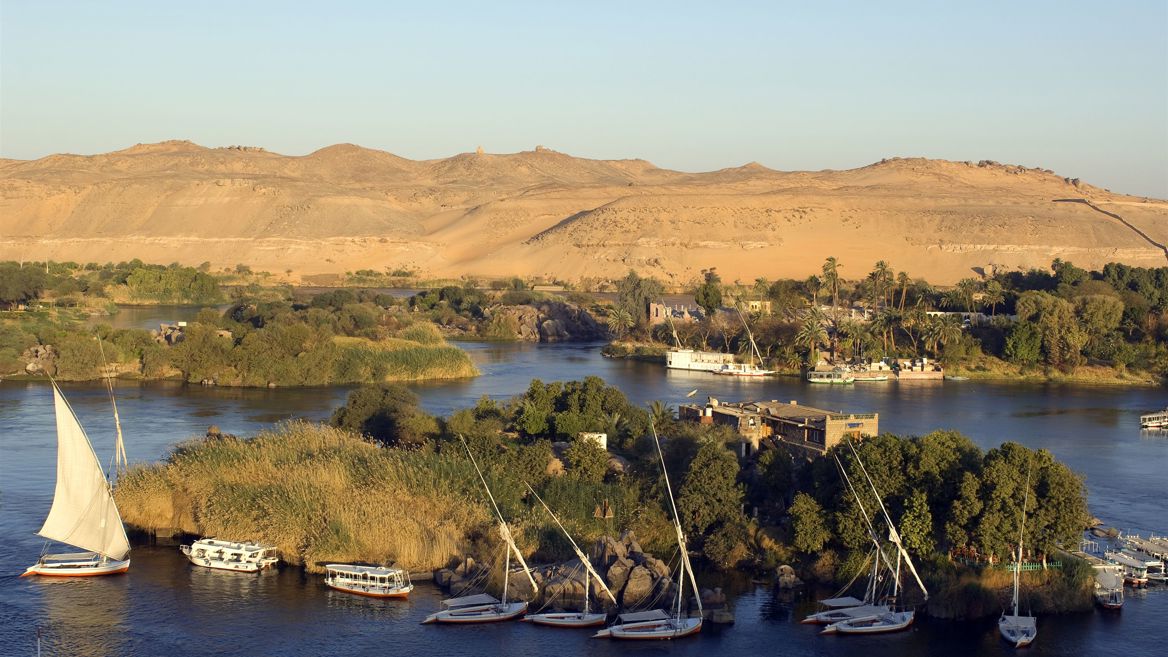 Disfruta de un paseo por el Nilo, el río más largo de África, en tu visita a Egipto.