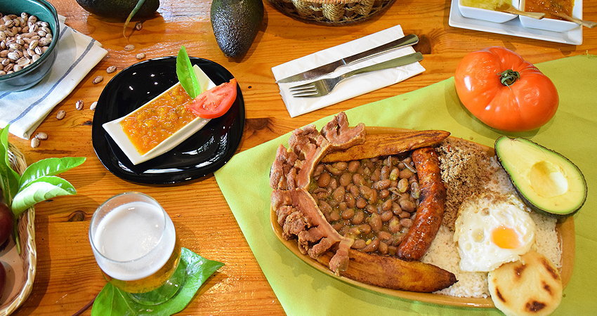 La bandeja paisa es el plato tradicional cubano más vendido en el restaurante Patacón Pisao en Madrid.