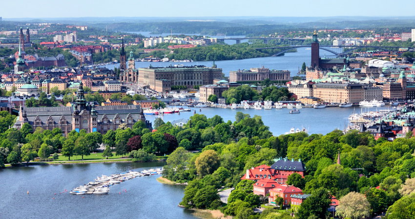 Estocolmo, además de ser la primera en ostentar la capitalidad verde europea en 2010, es una de las ciudades que cada año ocupa lo más alto en las listas internacionales de sostenibilidad y ecoturismo.