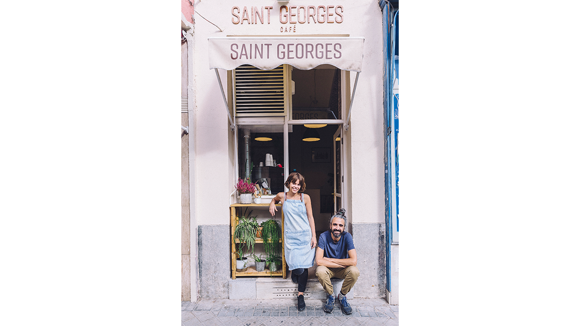 Saint Georges Café, un pequeño café de estilo take away en Chamberí