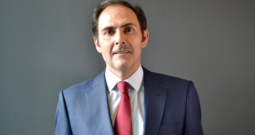 Javier Sánchez-Prieto, el nuevo presidente de Iberia, saluda a los socios de Iberia Plus