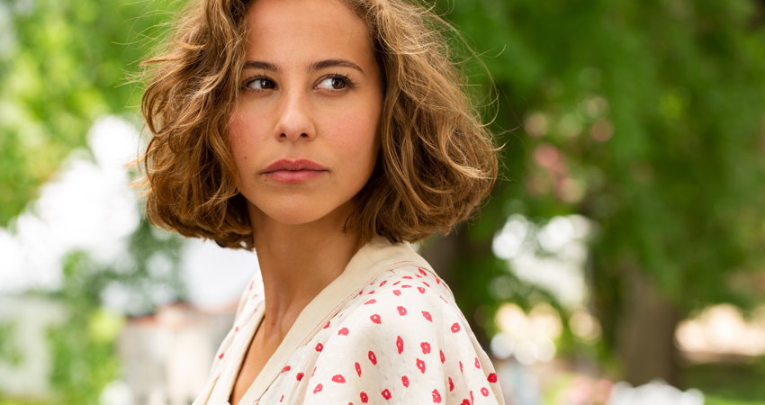 Irene Escolar protagoniza Dime quién soy, una trepidante serie basada en la novela homónima de Julia Navarro, que se estrena el 4 de diciembre en Movistar+