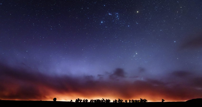 El observatorio ALMA, con 66 antenas desplegadas, es uno de los lugares más importantes del mundo para el astroturismo.
