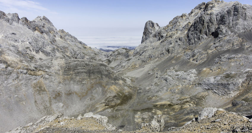 La ruta de los Horcados Rojos, una de las mejores aventuras de senderismo para descubrir la vertiente cántabra de Picos de Europa a pie.