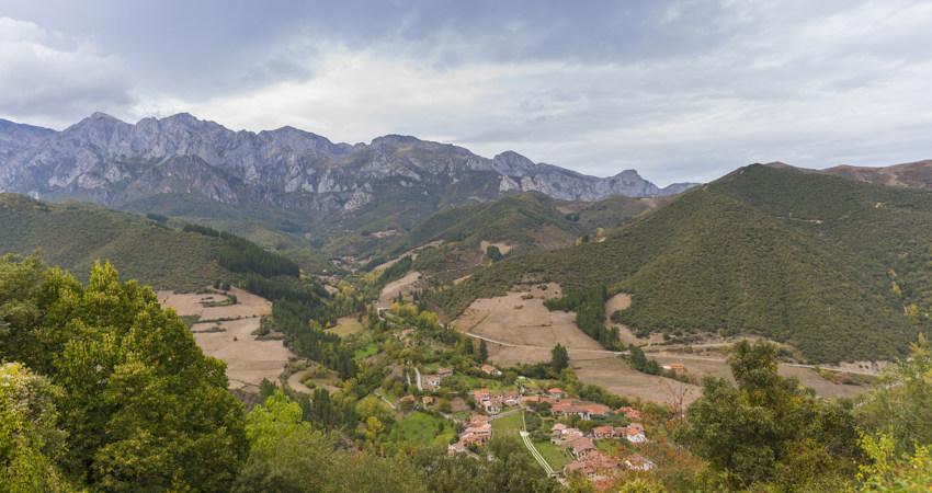 La ruta Hayedo de las Ilces, perfecta para hacer senderismo en familia por los Picos de Europa, pasa por el valle de Camaleño.