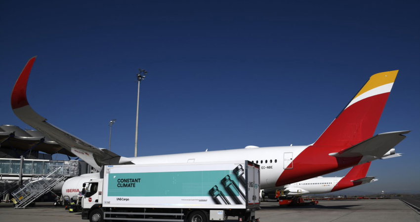 Hablamos con el director general de IAG Cargo para España sobre el transporte de las vacunas contra la covid-19.