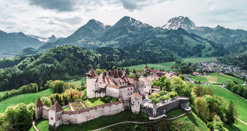 Gruyères is the home of a mediaeval cheese famous for its holes: the first references to it date back to the 12th century, and you can see it being produced at the Moléson-sur-Gruyères factory.