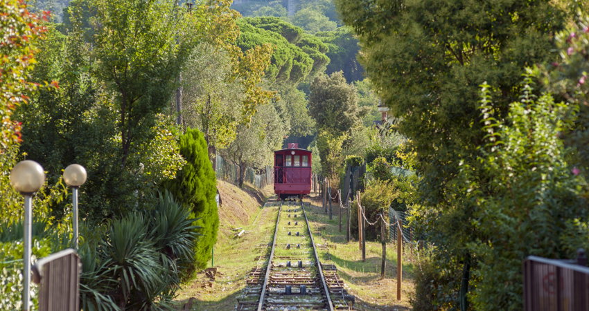 El funicular que une Montecatino Terme con Montecatini Alto, visita imprescindible en cualquier ruta por La Toscana.