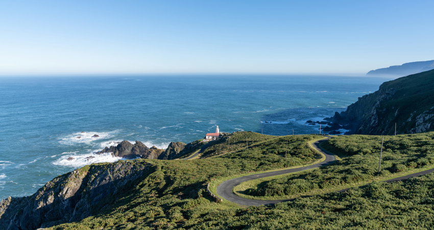 El faro de Punta Candelaria, en A Coruña, uno de los pocos faros aún habitables en España.