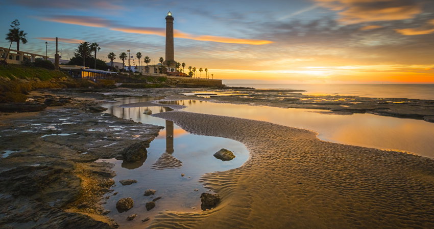 El faro de Chipiona es el más alto y uno de los más bellos de España.