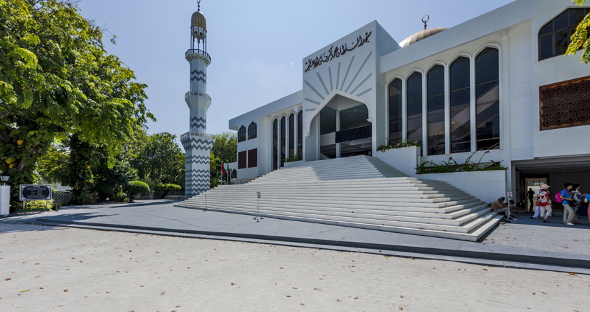 Friday Mosque is built from coral rocks that – although soft while wet – become very sturdy when dry.