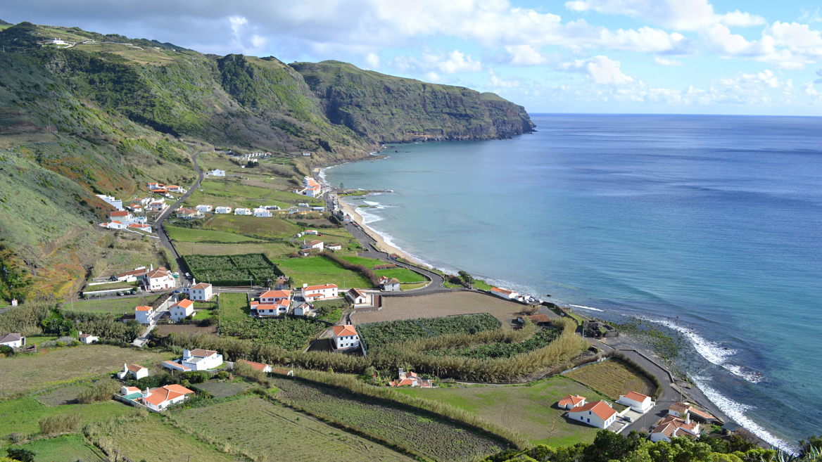 La Bahía de San Lorenzo alberga algunas de las mejores playas de las Azores.