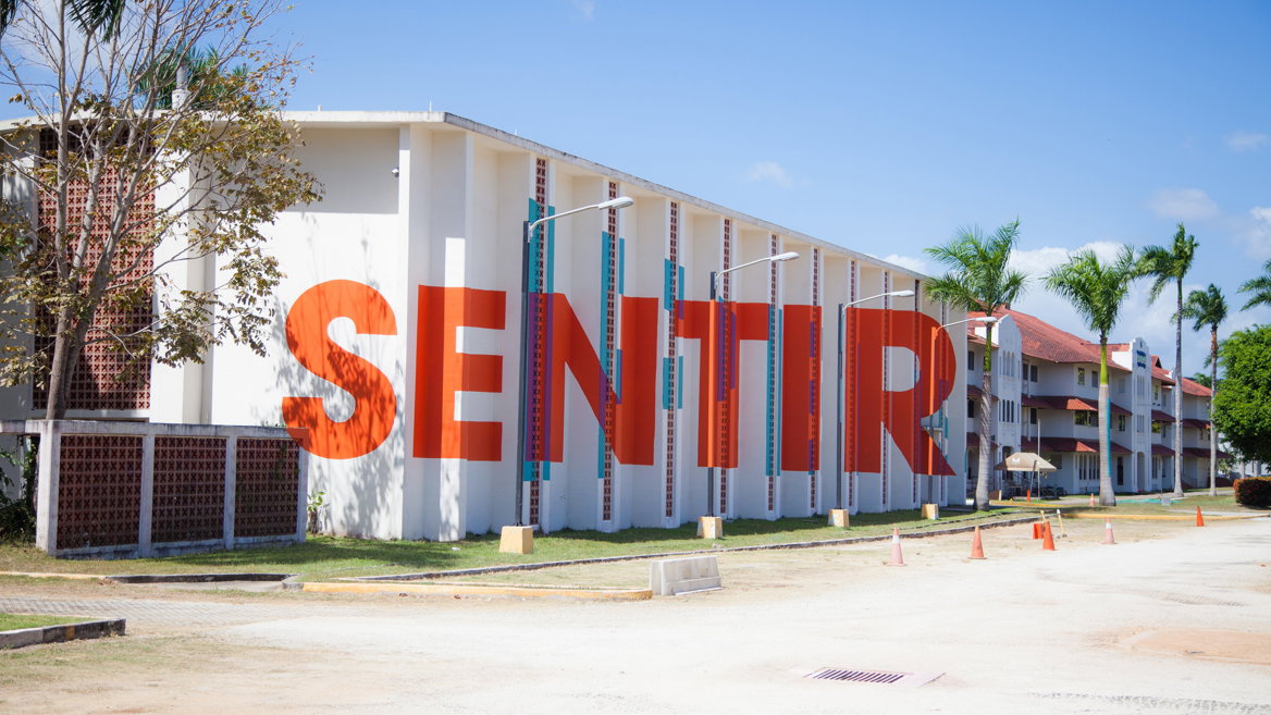 The universal temple Ciudad del Saber in Panama City has the words PENSAR and SENTIR (think and feel) intertwined; the artists interpret this mixture as the essence of knowledge itself. 