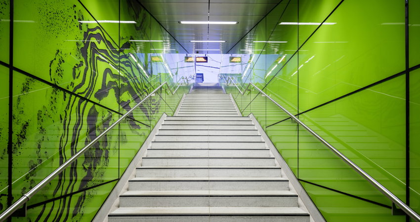 La obra de arte Achat, de Manuel Franke, en la estación de Graf-Adolf-Platz del metro de Düsseldorf.