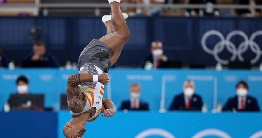 Entrevista a Ray Zapata, plata olímpica Tokyo 2020 en la prueba de suelo, en Iberia Plus magazine.