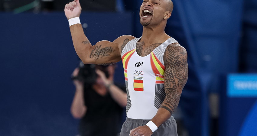 Entrevista a Ray Zapata, plata olímpica Tokyo 2020 en la prueba de suelo, en Iberia Plus magazine.