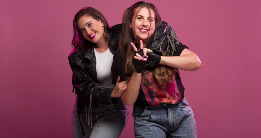Victoria Martín y Carolina Iglesias, Estirando el chicle