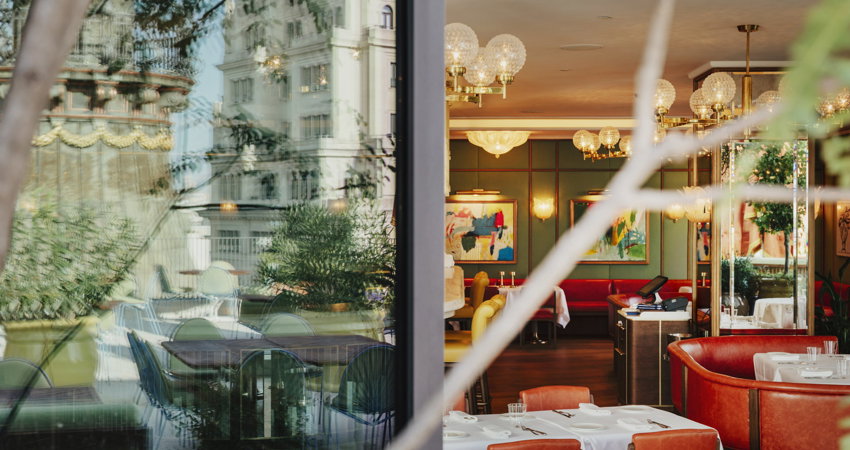 Terraza e interior de Dani Brasserie en Four Seasons Hotel Madrid