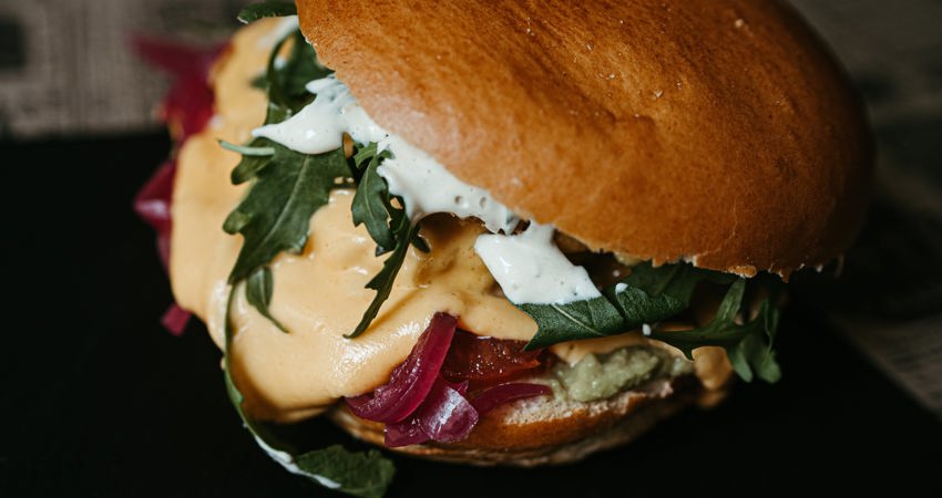 hamburguesa de pollo crujiente de knalla burger, en madrid