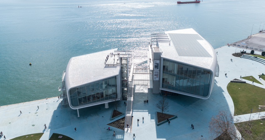 The Botín Center was designed by Renzo Piano, winner of the Pritzker Architecture Prize in 1998 / Image by Stéphane Aboudaram