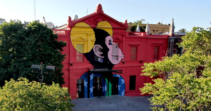 Fachada del Centro Cultural Recoleta en 2019