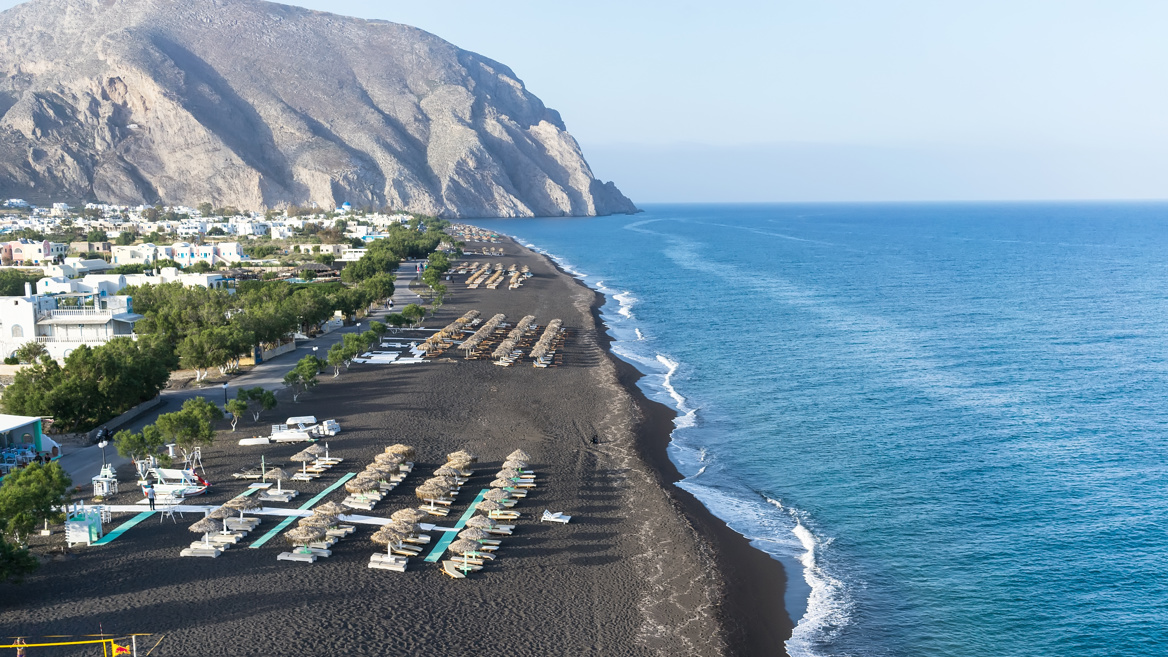 Perissa in Santorini