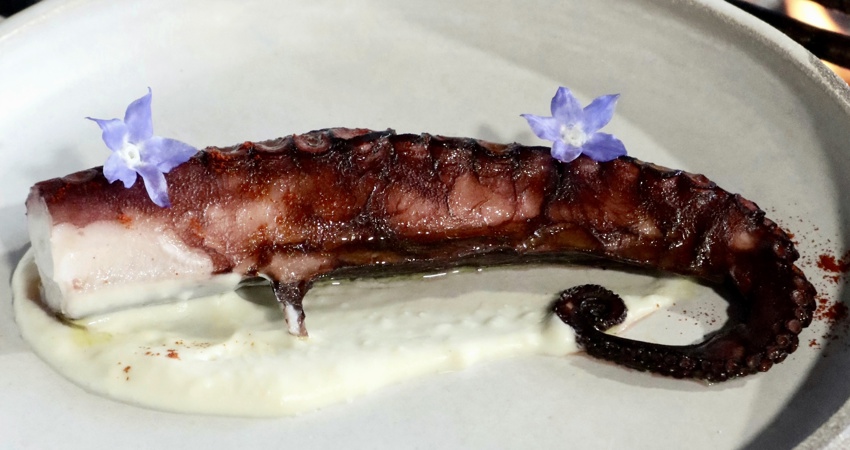 Plato de pulpo sobre las brasas en Hamarratz