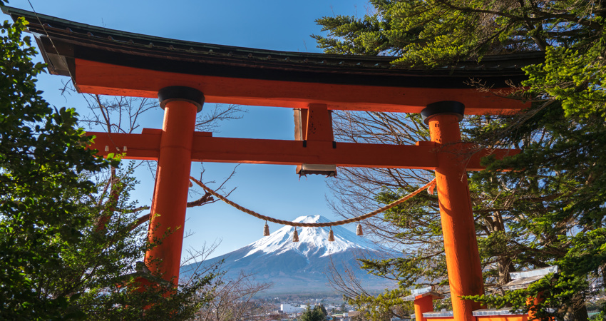 Vista del monte Fuji desde el interior del parque Arakurayama Sengen