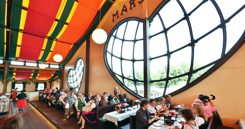 Interior de la carpa Marstall