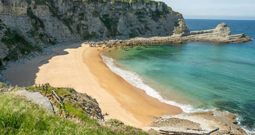 What to do and where to eat at Langre Beach
