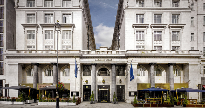 Sheraton Grand London Park Lane, with neighbours like Buckingham Palace and Westminster Abbey