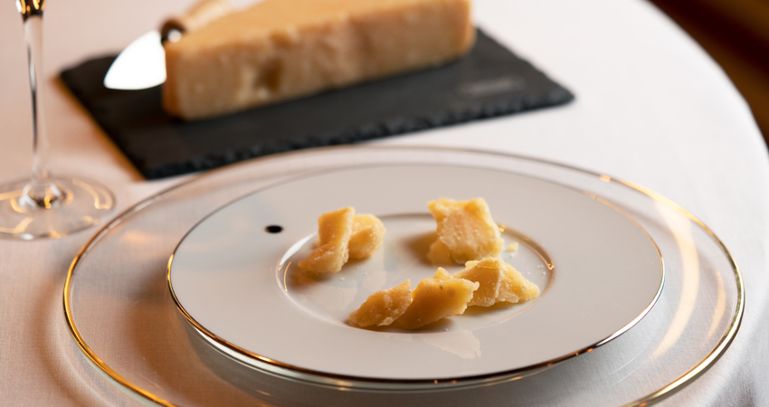 Degustación de Parmigiano Reggiano, con muestras de b  24, 36 y 60 meses