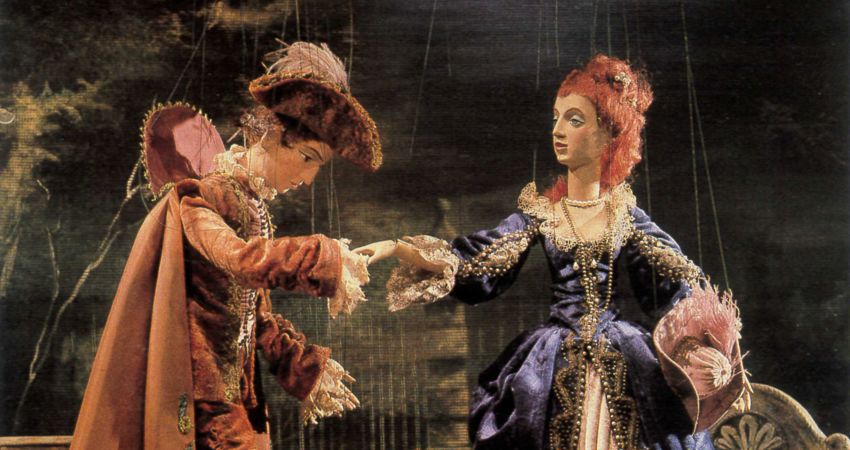 En la imagen, dos marionetas de la representación de La finta giardiniera