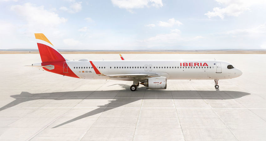 Vista lateral de un 321XLR de Iberia
