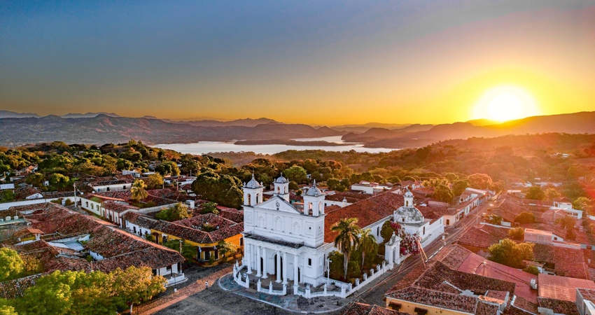 Suchitoto, punto de partida ideal para explorar el Parque de los Volcanes