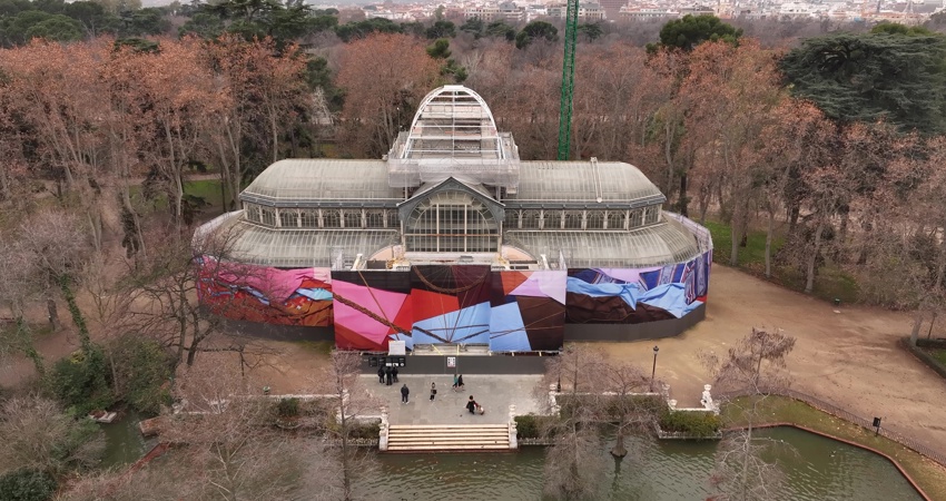 Fardo, de Andrea Canepa, en el Palacio de Cristal, dentro del parque de El Retiro