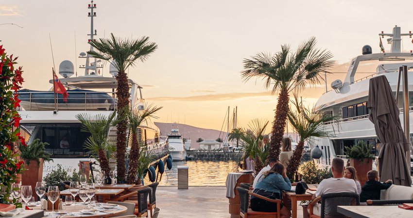 Cena al atardecer en Porto Montenegro